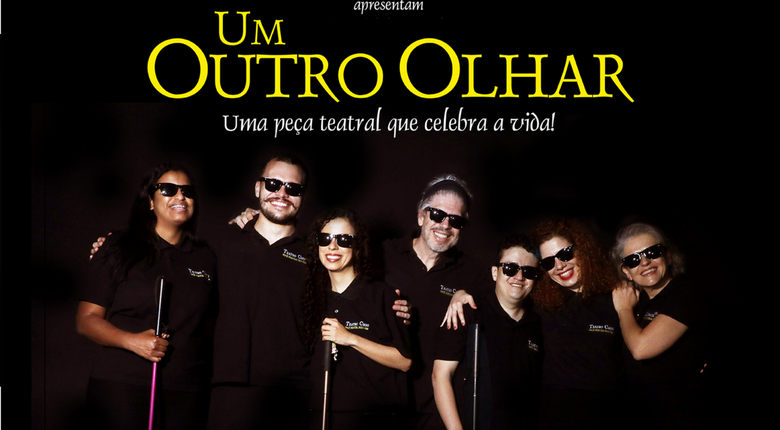 The promotional poster for Another Sight. 6 smiling people wearing dark sunglasses and holding canes, standing against a dark background. With Portuguese text.