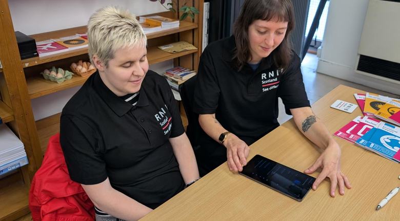 Glasgow Tech Hub volunteers Rosie and Emily troubleshoot a tablet together.